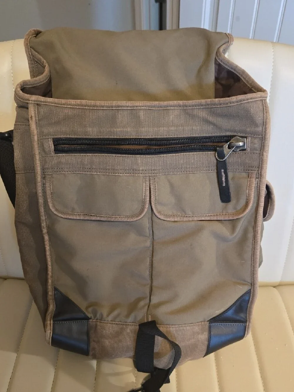 Nike casual messenger